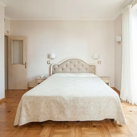 Отель Metropole 4*