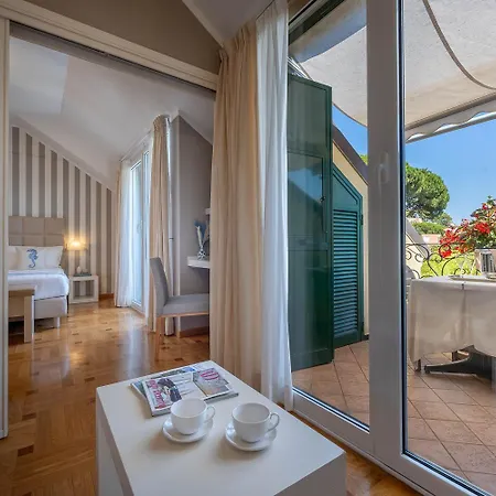 Metropole Hotel 4*