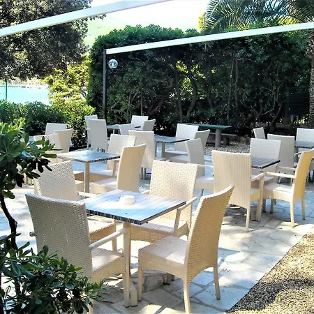 Ξενοδοχείο Metropole 4*