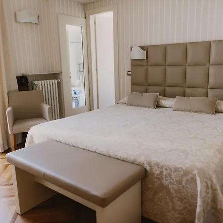 Metropole Hotel 4*