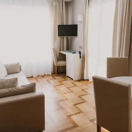 Metropole Ξενοδοχείο 4*