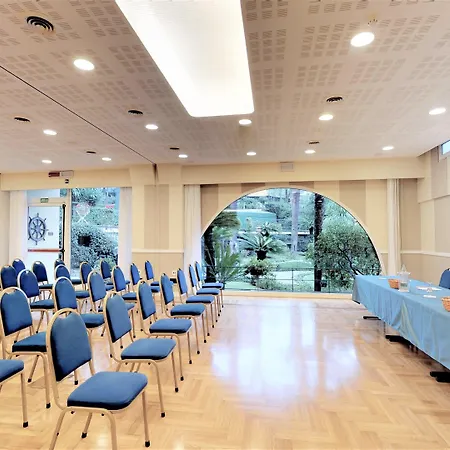 Ξενοδοχείο Metropole 4*