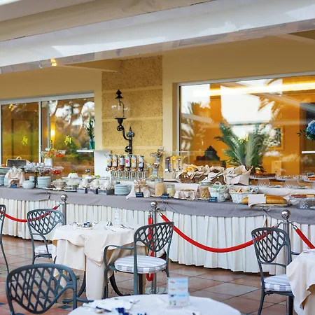 Ξενοδοχείο Metropole 4*