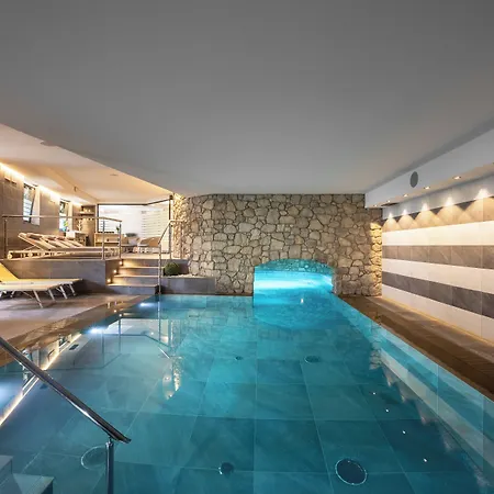 Metropole Ξενοδοχείο 4*