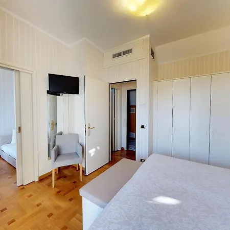 Metropole Hotel 4*