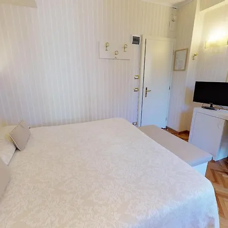 Metropole Hotel 4*
