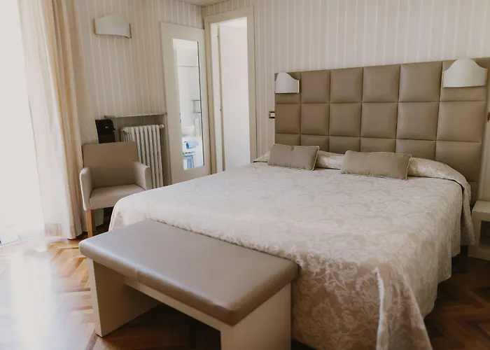 Metropole Ξενοδοχείο 4*