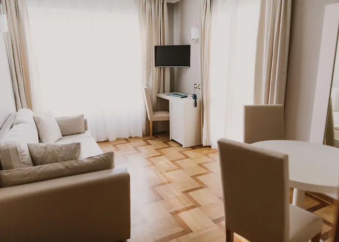 Metropole Ξενοδοχείο 4*