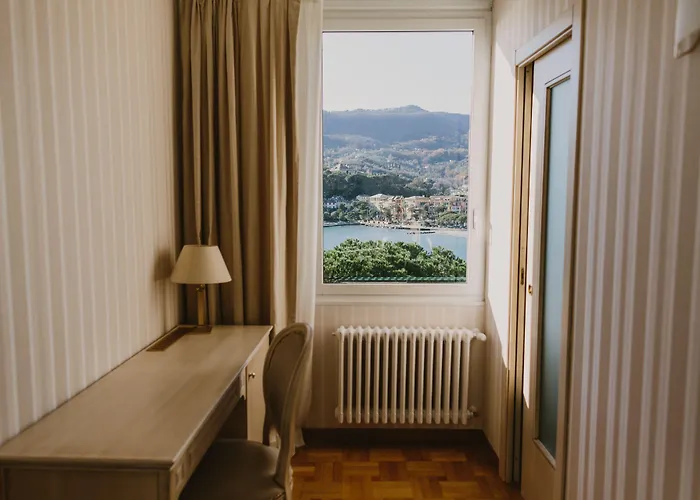 Ξενοδοχείο Metropole 4*