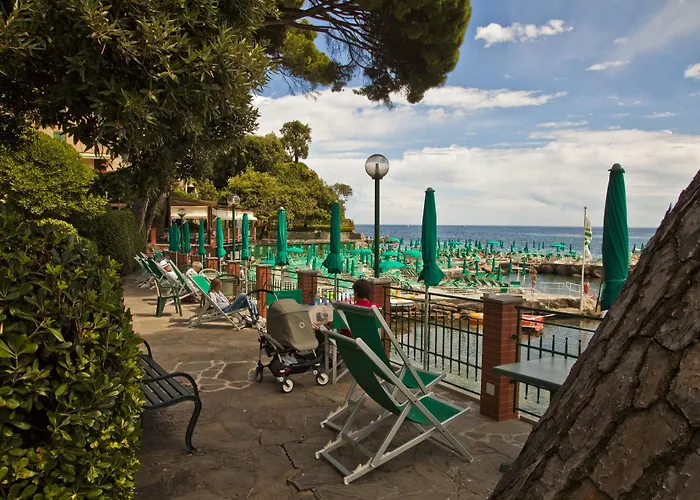 Metropole Ξενοδοχείο 4*