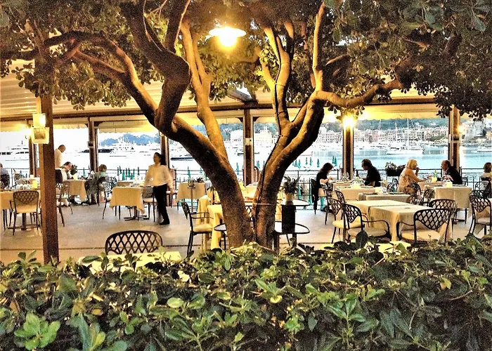 Metropole Ξενοδοχείο 4*