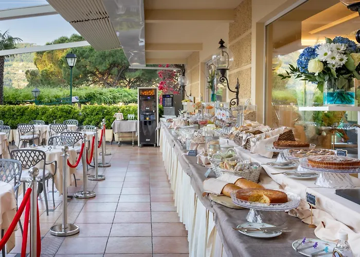 Metropole Ξενοδοχείο 4*