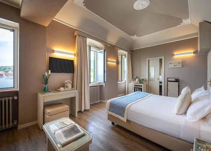 Metropole Ξενοδοχείο 4*